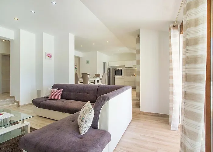 Monteci Villa Galižana