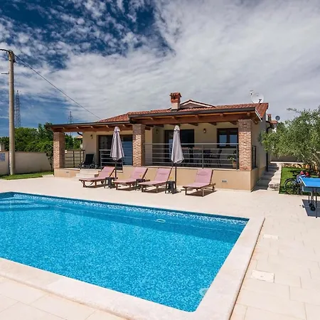 Monteci Villa Galižana