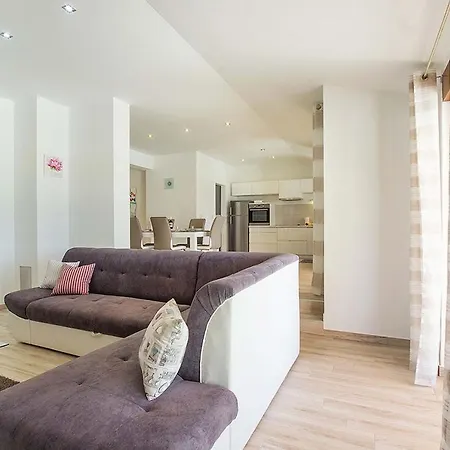 Monteci Willa Galižana